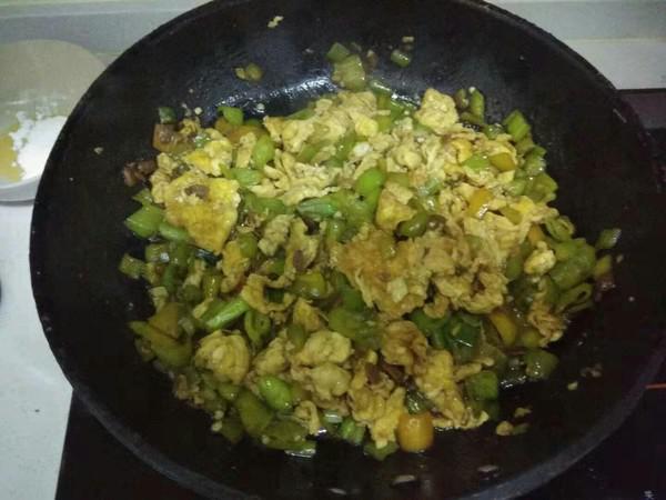 黃豆醬炒雞蛋尖椒的做法-香辣味炒菜譜-易網健康養生網 黃豆醬炒雞蛋尖椒的做法-香辣味炒菜譜