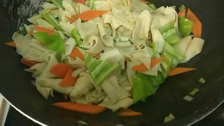 炒干豆腐的做法-家常味炒菜譜-易網(wǎng)健康養(yǎng)生網(wǎng) 炒干豆腐的做法-家常味炒菜譜