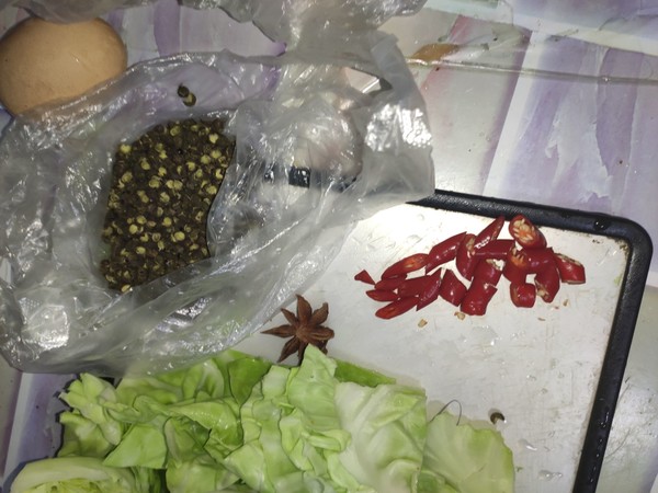 家常泡菜的做法-酸辣味拌菜譜-易網(wǎng)<a href=http://www.xllyou.com/ target=_blank class=infotextkey>健康養(yǎng)生</a>網(wǎng) 家常泡菜的做法-酸辣味拌菜譜