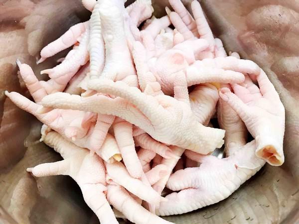 超入味的鹽焗鳳爪的做法-咸鮮味煮菜譜-易網<a href=http://www.xllyou.com/ target=_blank class=infotextkey>健康養生</a>網 超入味的鹽焗鳳爪的做法-咸鮮味煮菜譜