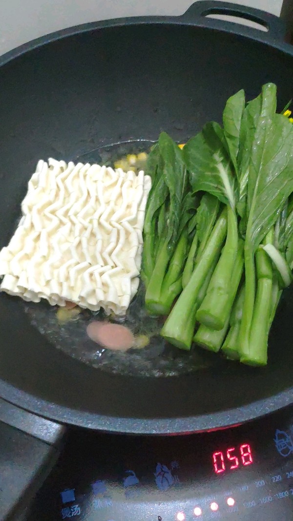 玉米火腿魚腩湯粉的做法-家常味煮菜譜-易網健康養生網 玉米火腿魚腩湯粉的做法-家常味煮菜譜