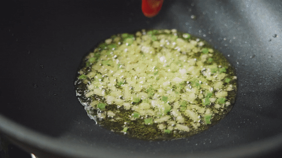 橄欖油油爆蝦【孔老師教做菜】的做法-酸甜味炸菜譜-易網健康養生網 橄欖油油爆蝦【孔老師教做菜】的做法-酸甜味炸菜譜