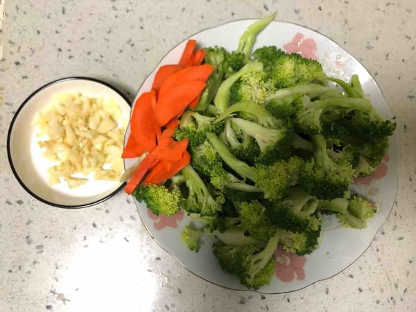 清炒西蘭花的做法-家常味炒菜譜-易網<a href=http://www.xllyou.com/ target=_blank class=infotextkey>健康養生</a>網 清炒西蘭花的做法-家常味炒菜譜