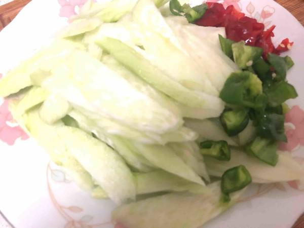 芥蘭炒肉絲的做法-家常味炒菜譜