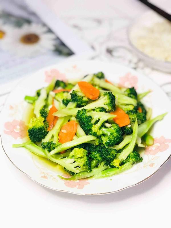 清炒西蘭花的做法-家常味炒菜譜-易網健康養生網 清炒西蘭花的做法-家常味炒菜譜