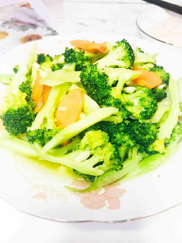 清炒西蘭花的做法-家常味炒菜譜-易網健康養生網 清炒西蘭花的做法-家常味炒菜譜