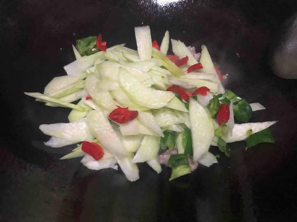 芥蘭炒肉絲的做法-家常味炒菜譜