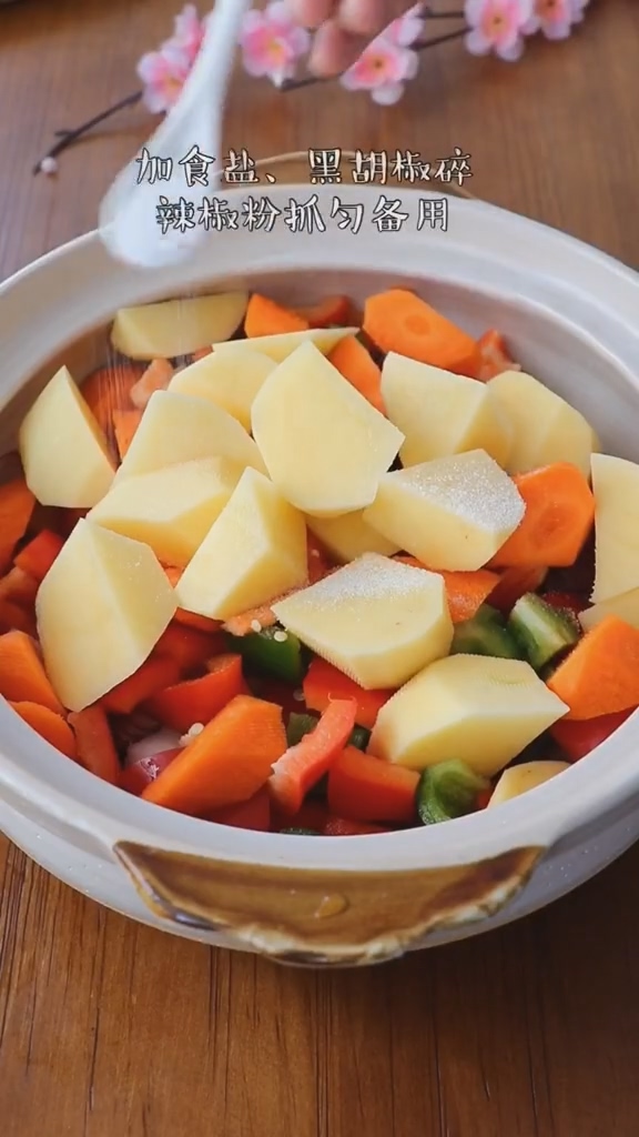 三汁燜鍋的做法-咸鮮味燉菜譜-易網(wǎng)健康養(yǎng)生網(wǎng) 三汁燜鍋的做法-咸鮮味燉菜譜