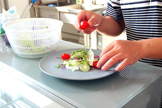 黑醋鴨胸色拉的做法-咸鮮味拌菜譜-易網(wǎng)健康養(yǎng)生網(wǎng) 黑醋鴨胸色拉的做法-咸鮮味拌菜譜