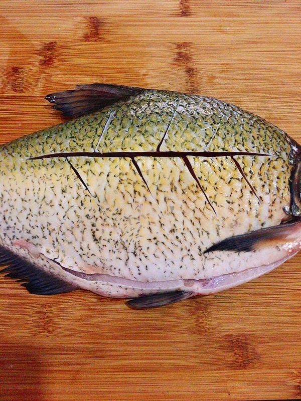 清蒸武昌魚(yú)的做法-咸鮮味蒸菜譜-易網(wǎng)<a href=http://www.xllyou.com/ target=_blank class=infotextkey>健康養(yǎng)生</a>網(wǎng) 清蒸武昌魚(yú)的做法-咸鮮味蒸菜譜