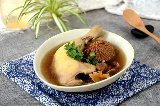 菌菇燉雞湯的做法-家常味燉菜譜-易網健康養生網 菌菇燉雞湯的做法-家常味燉菜譜