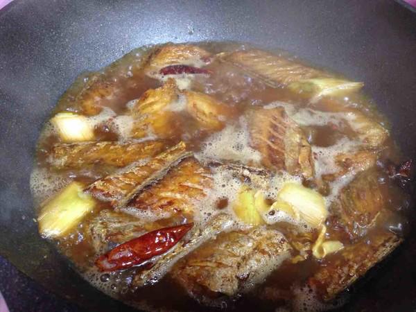 酒香燜帶魚的做法-家常味燜菜譜-易網健康養生網 酒香燜帶魚的做法-家常味燜菜譜