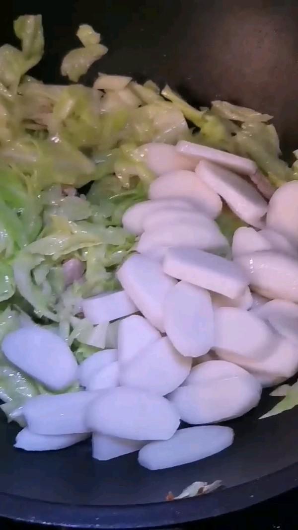 卷心菜炒年糕的做法-家常味炒菜譜-易網健康養生網 卷心菜炒年糕的做法-家常味炒菜譜