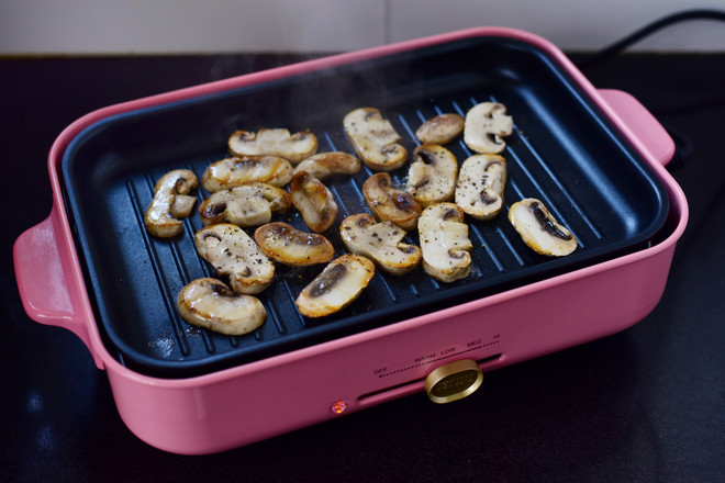 黑椒煎蘑菇的做法-咸鮮味煎菜譜-易網健康養生網 黑椒煎蘑菇的做法-咸鮮味煎菜譜