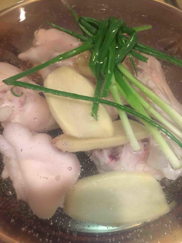 黃豆燉豬腳湯的做法-家常味燉菜譜-易網(wǎng)健康養(yǎng)生網(wǎng) 黃豆燉豬腳湯的做法-家常味燉菜譜