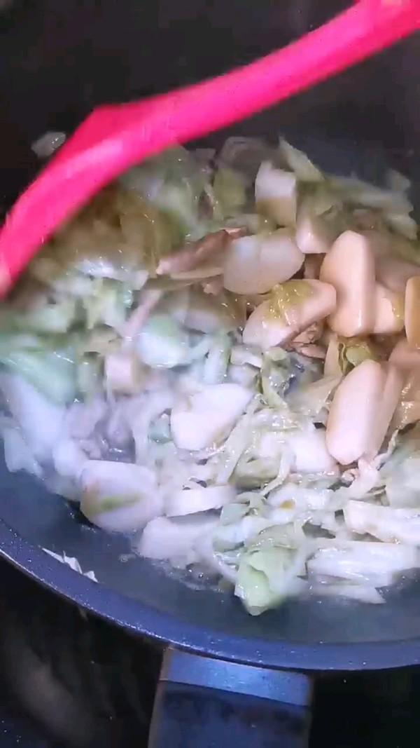 卷心菜炒年糕的做法-家常味炒菜譜-易網健康養生網 卷心菜炒年糕的做法-家常味炒菜譜