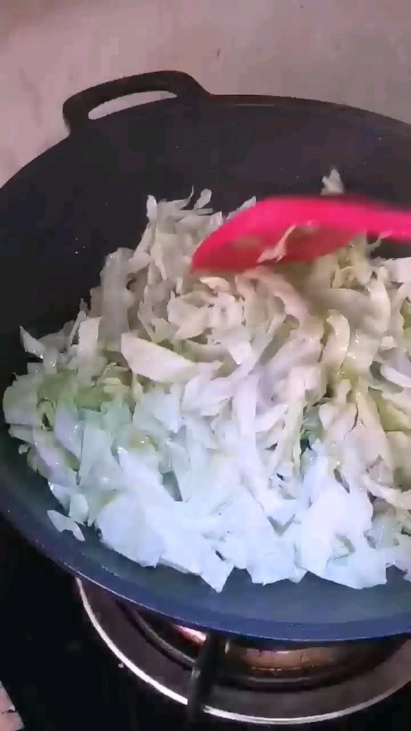 卷心菜炒年糕的做法-家常味炒菜譜-易網健康養生網 卷心菜炒年糕的做法-家常味炒菜譜