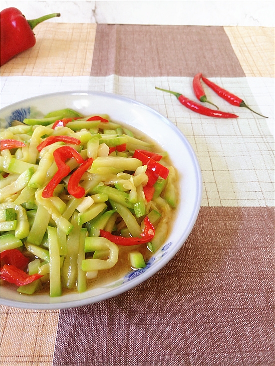 清炒西葫蘆絲的做法-家常味炒菜譜