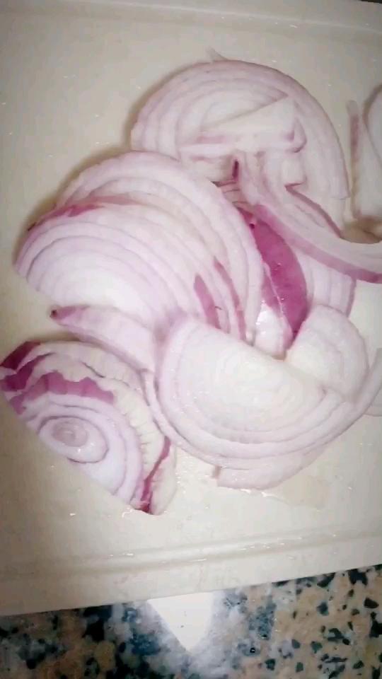 洋蔥炒肉片的做法-家常味炒菜譜-易網健康養生網 洋蔥炒肉片的做法-家常味炒菜譜