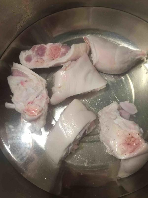 黃豆燉豬腳湯的做法-家常味燉菜譜-易網(wǎng)健康養(yǎng)生網(wǎng) 黃豆燉豬腳湯的做法-家常味燉菜譜