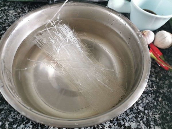 蒜蓉粉絲蒸絲瓜的做法-家常味蒸菜譜-易網健康養生網 蒜蓉粉絲蒸絲瓜的做法-家常味蒸菜譜