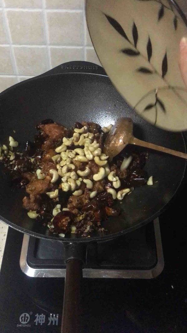 干煸腰果雞翅塊的做法-麻辣味炸菜譜-易網(wǎng)健康養(yǎng)生網(wǎng) 干煸腰果雞翅塊的做法-麻辣味炸菜譜