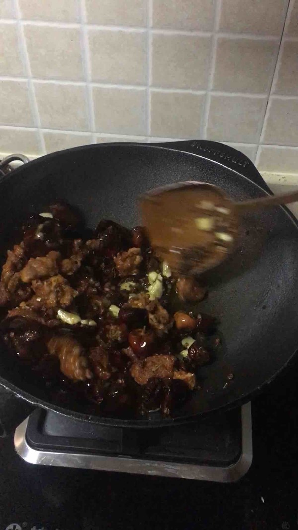 干煸腰果雞翅塊的做法-麻辣味炸菜譜-易網(wǎng)健康養(yǎng)生網(wǎng) 干煸腰果雞翅塊的做法-麻辣味炸菜譜