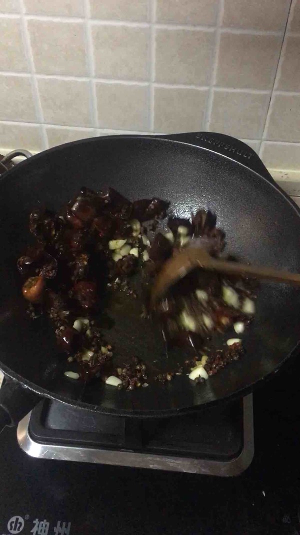 干煸腰果雞翅塊的做法-麻辣味炸菜譜-易網(wǎng)健康養(yǎng)生網(wǎng) 干煸腰果雞翅塊的做法-麻辣味炸菜譜