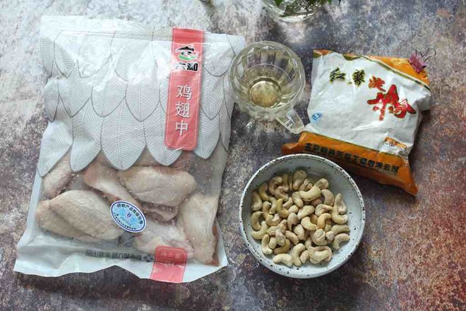 干煸腰果雞翅塊的做法-麻辣味炸菜譜-易網(wǎng)<a href=http://www.xllyou.com/ target=_blank class=infotextkey>健康養(yǎng)生</a>網(wǎng) 干煸腰果雞翅塊的做法-麻辣味炸菜譜