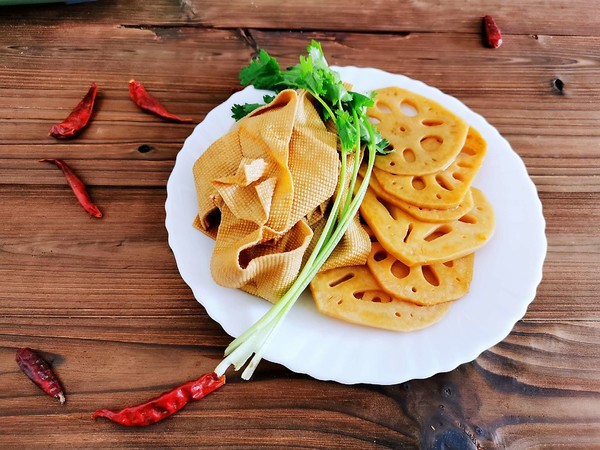 香辣鹵豆皮蓮藕,比周黑鴨和絕味還好吃!的做法-香辣味鹵菜譜-易網健康養生網 香辣鹵豆皮蓮藕,比周黑鴨和絕味還好吃!的做法-香辣味鹵菜譜