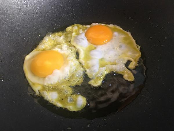 荷包蛋煮海鮮菇的做法-家常味煮菜譜-易網(wǎng)健康養(yǎng)生網(wǎng) 荷包蛋煮海鮮菇的做法-家常味煮菜譜