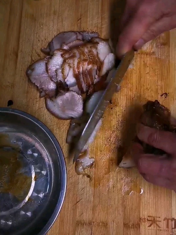 涼拌鹵豬肘的做法-麻辣味拌菜譜-易網(wǎng)健康養(yǎng)生網(wǎng) 涼拌鹵豬肘的做法-麻辣味拌菜譜