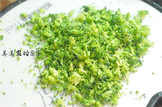 西藍花千層餅的做法-家常味烙菜譜-易網健康養生網 西藍花千層餅的做法-家常味烙菜譜