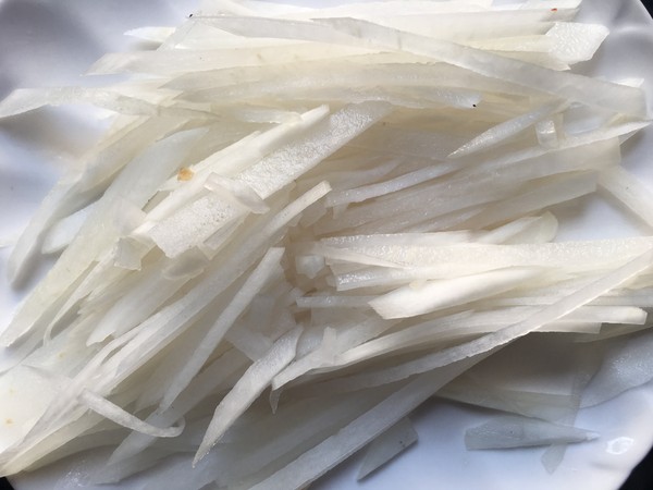 鯽魚白蘿卜絲湯的做法-家常味煮菜譜-易網健康養生網 鯽魚白蘿卜絲湯的做法-家常味煮菜譜