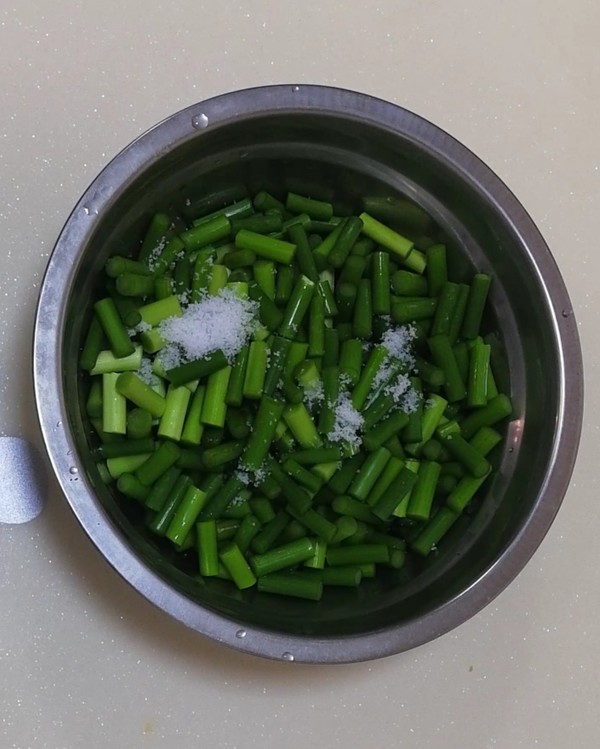 蒜苔炒肉的做法-家常味炒菜譜-易網<a href=http://www.xllyou.com/ target=_blank class=infotextkey>健康養生</a>網 蒜苔炒肉的做法-家常味炒菜譜