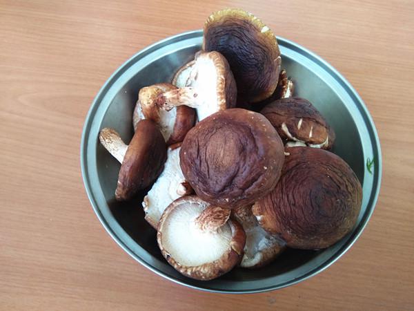 茴香香菇餡發面蒸餃的做法-家常味蒸菜譜