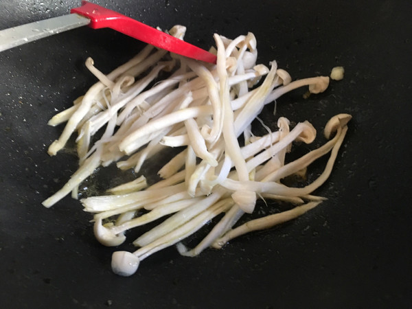 荷包蛋煮海鮮菇的做法-家常味煮菜譜-易網(wǎng)健康養(yǎng)生網(wǎng) 荷包蛋煮海鮮菇的做法-家常味煮菜譜