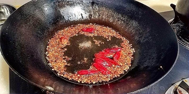 水煮魚蛙的做法-麻辣味煮菜譜-易網健康養生網 水煮魚蛙的做法-麻辣味煮菜譜