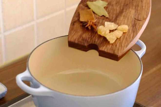 鮑魚燒排骨的做法-咸鮮味燒菜譜-易網健康養生網 鮑魚燒排骨的做法-咸鮮味燒菜譜