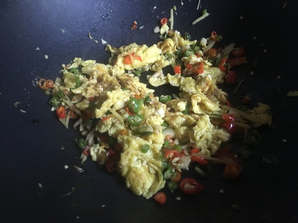 辣椒炒雞蛋的做法-香辣味炒菜譜-易網健康養生網 辣椒炒雞蛋的做法-香辣味炒菜譜