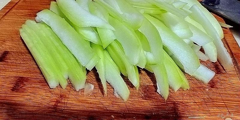 水煮魚蛙的做法-麻辣味煮菜譜-易網健康養生網 水煮魚蛙的做法-麻辣味煮菜譜