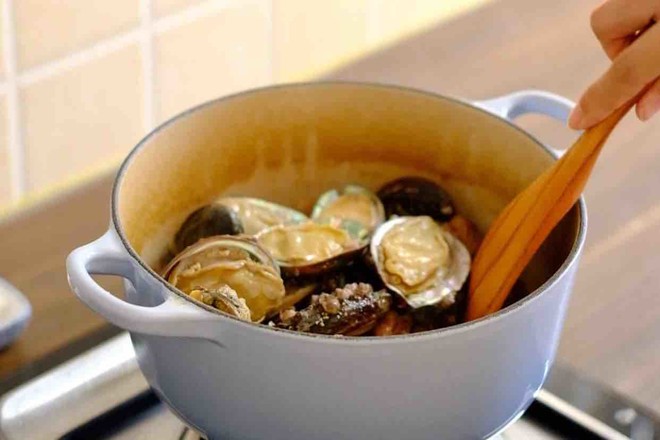 鮑魚燒排骨的做法-咸鮮味燒菜譜-易網健康養生網 鮑魚燒排骨的做法-咸鮮味燒菜譜