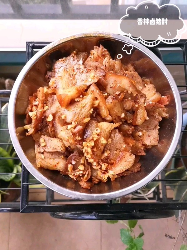 涼拌鹵豬肘的做法-麻辣味拌菜譜-易網(wǎng)健康養(yǎng)生網(wǎng) 涼拌鹵豬肘的做法-麻辣味拌菜譜