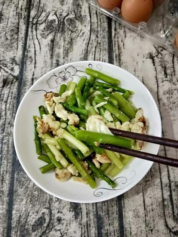 蘆筍炒雞蛋的做法-家常味炒菜譜