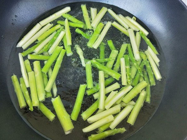 蘆筍炒雞蛋的做法-家常味炒菜譜-易網健康養生網 蘆筍炒雞蛋的做法-家常味炒菜譜