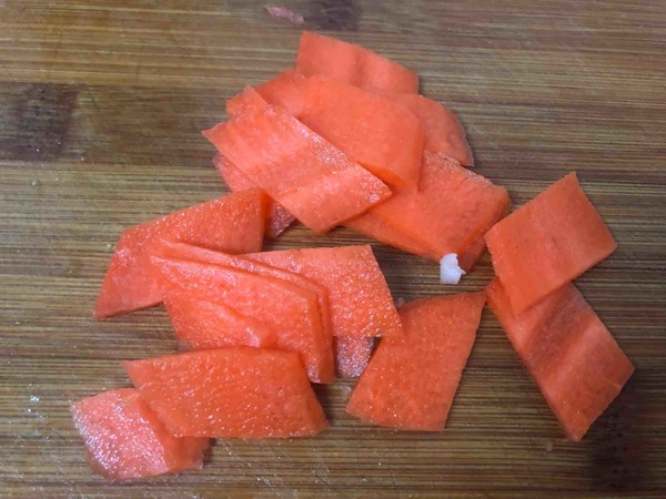 素炒芹菜的做法-家常味炒菜譜-易網(wǎng)健康養(yǎng)生網(wǎng) 素炒芹菜的做法-家常味炒菜譜