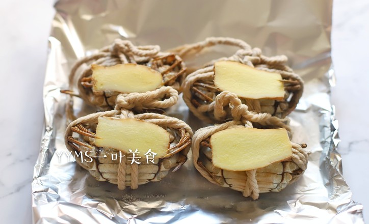 鹽焗大閘蟹的做法-咸鮮味烤菜譜-易網<a href=http://www.xllyou.com/ target=_blank class=infotextkey>健康養生</a>網 鹽焗大閘蟹的做法-咸鮮味烤菜譜