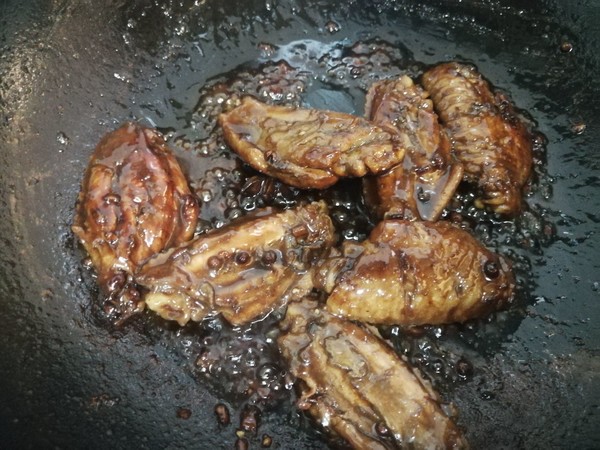 紅燒雞翅的做法-醬香味燒菜譜-易網(wǎng)健康養(yǎng)生網(wǎng) 紅燒雞翅的做法-醬香味燒菜譜