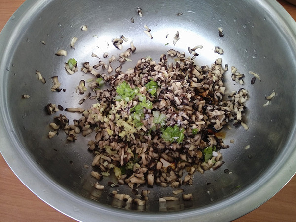 茴香香菇餡發面蒸餃的做法-家常味蒸菜譜