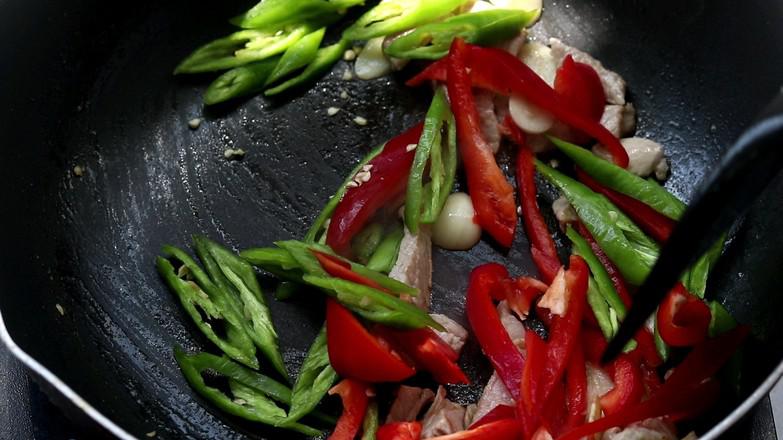 香菇蝦皮燜豆腐的做法-家常味炒菜譜